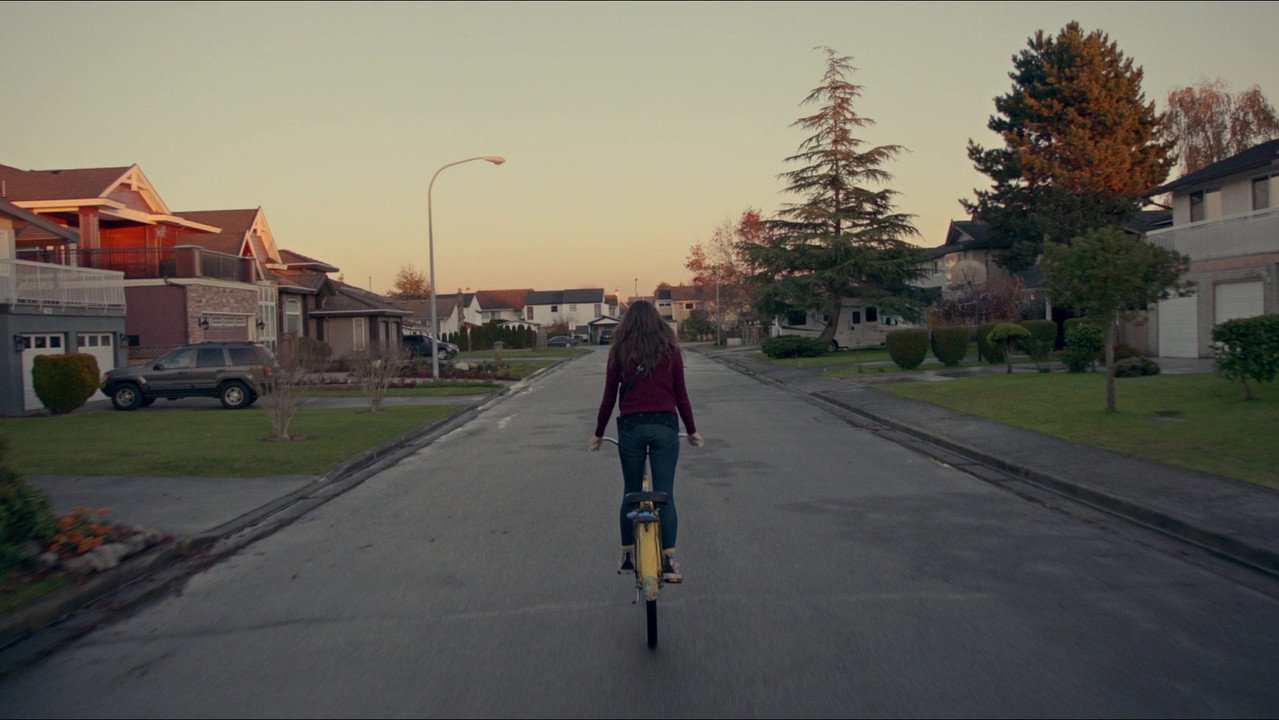 The Edge of Seventeen background 54