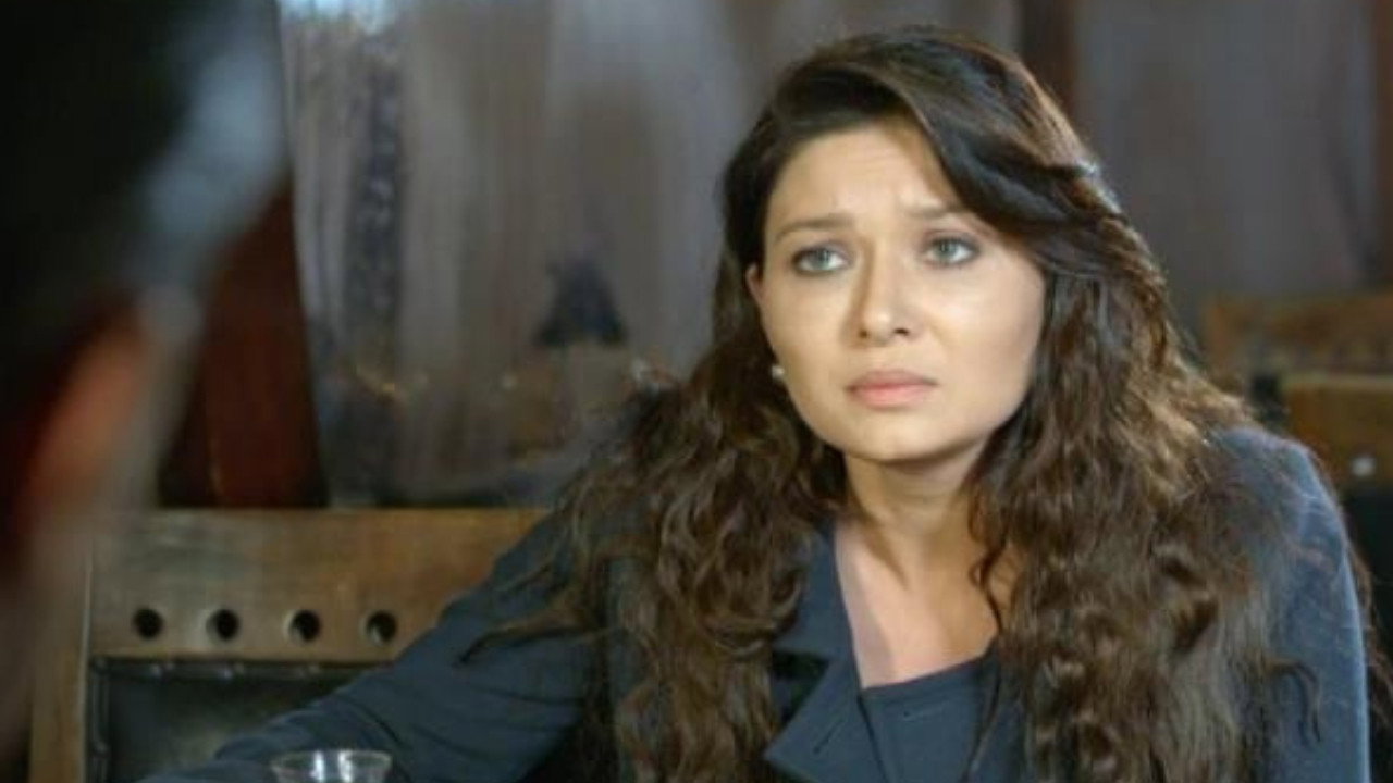 Paramparça backdrop