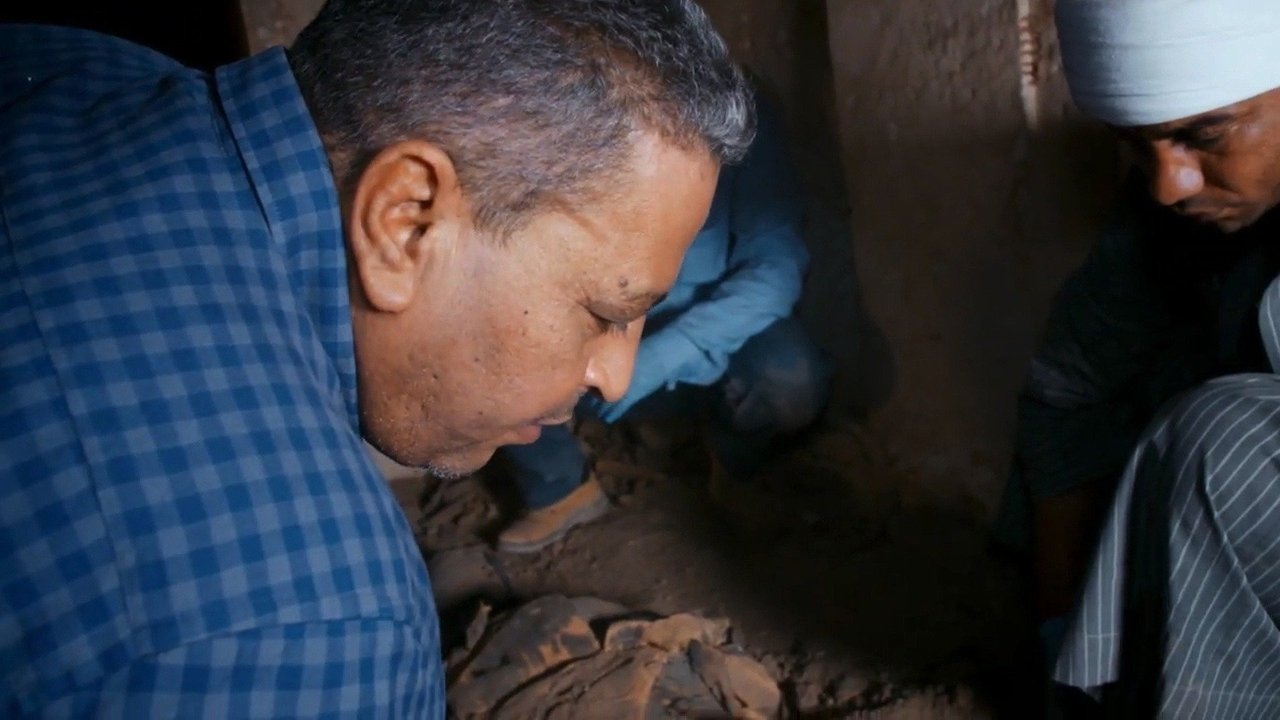 Lost Treasures of Egypt - Season 3 Episode 6 : Pyramid Tomb Raiders