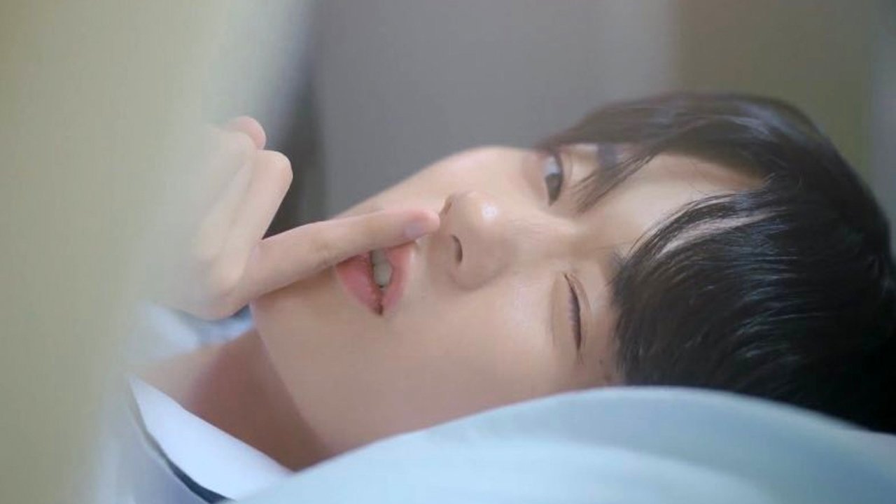 Image A Shoulder to Cry On / Un umăr prietenos (2023)