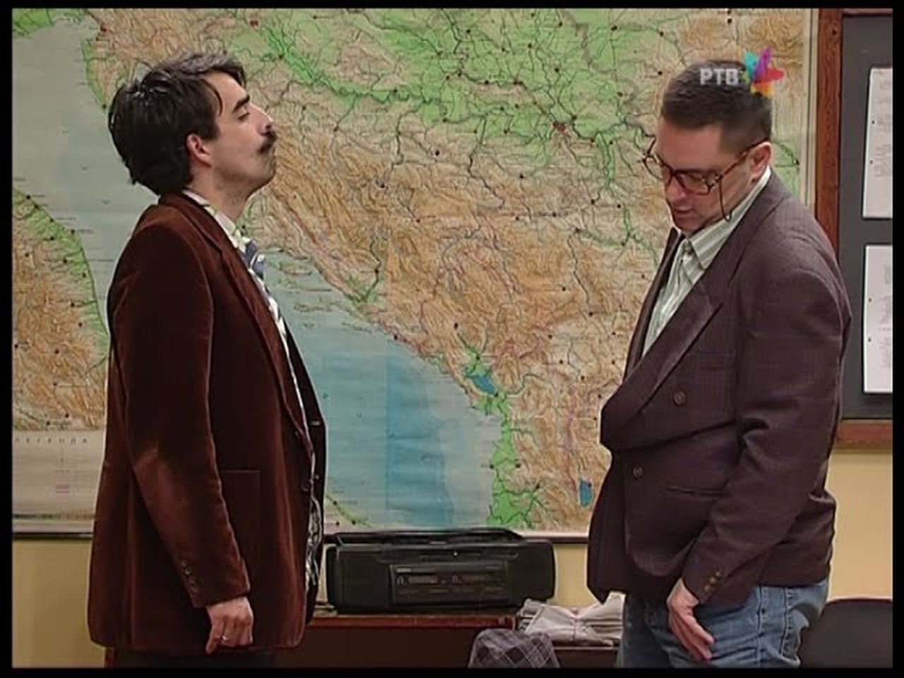 Government Job - Season 5 Episode 122 : 886 Dobra fora