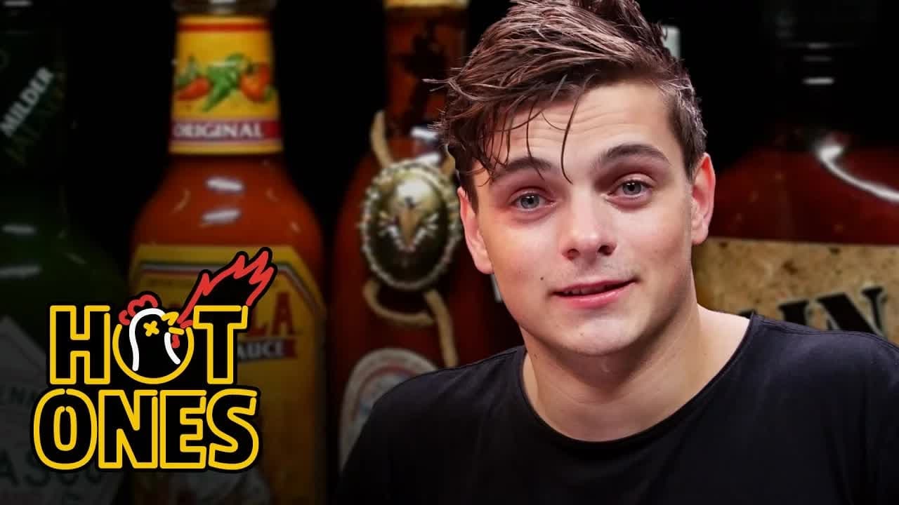 Hot Ones - Season 2 Episode 33 : Martin Garrix Tests His Limits Eating Spicy Wings