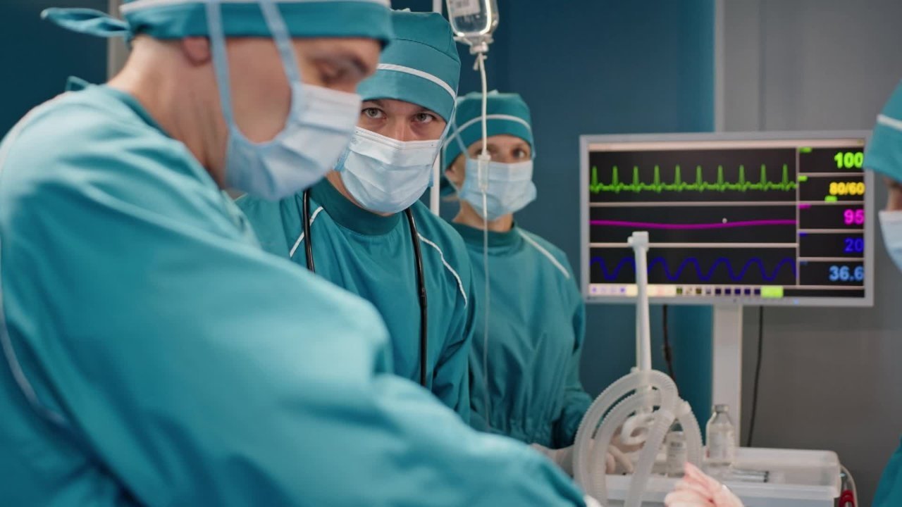 Female Doctor. New Life - Season 2 Episode 31 : Episode 31
