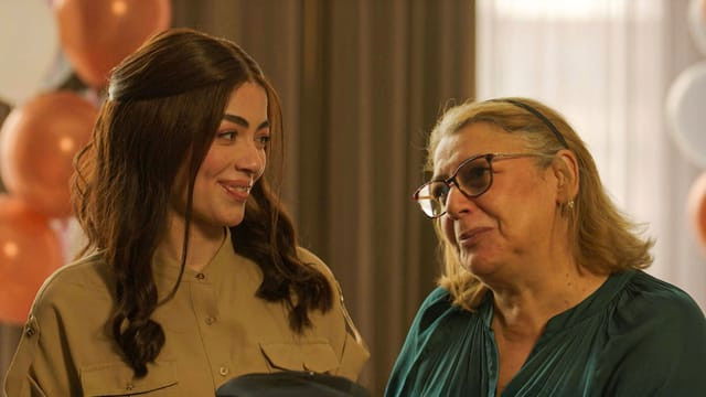 ما تراه ليس كما يبدو backdrop