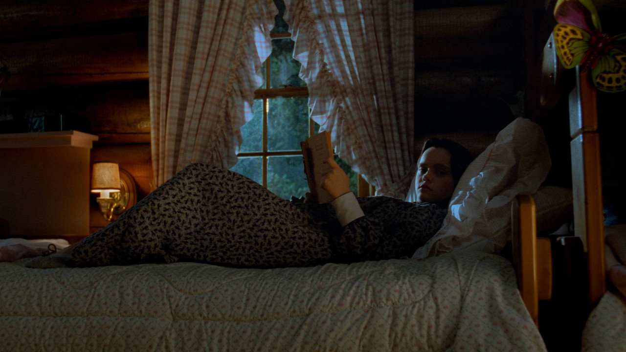 Addams Family Values background 83