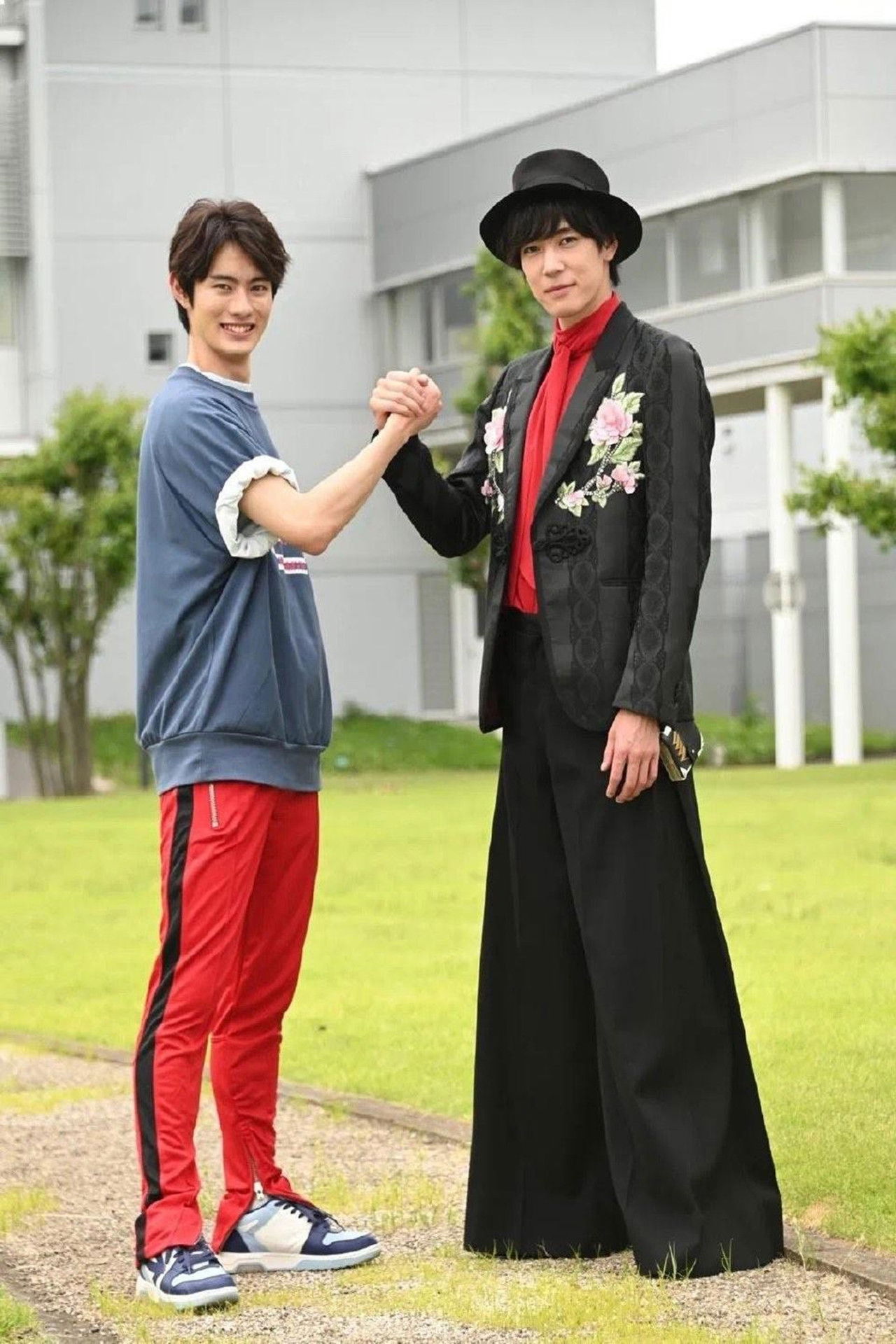 仮面ライダーセイバー増刊号 新たなページが、開くとき、 Backdrop