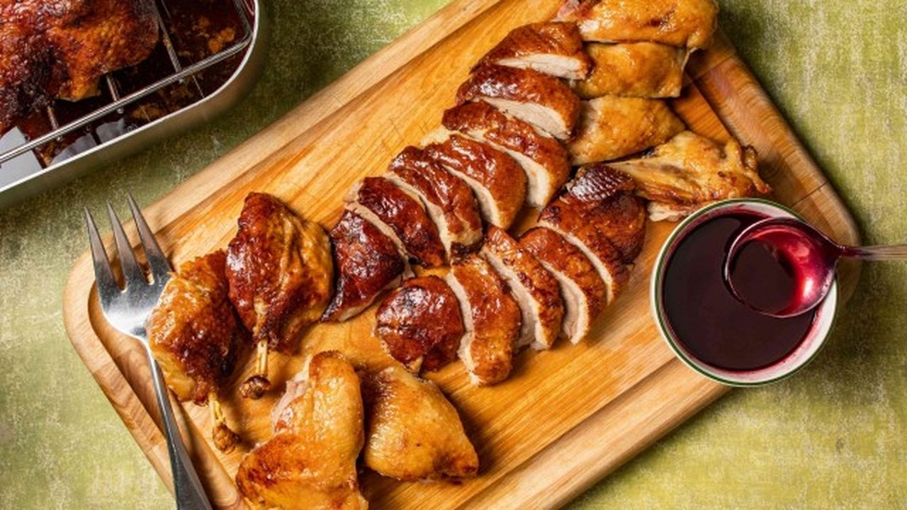 Cook's Country - Season 18 Episode 9 : Elevated Friendsgiving Mains