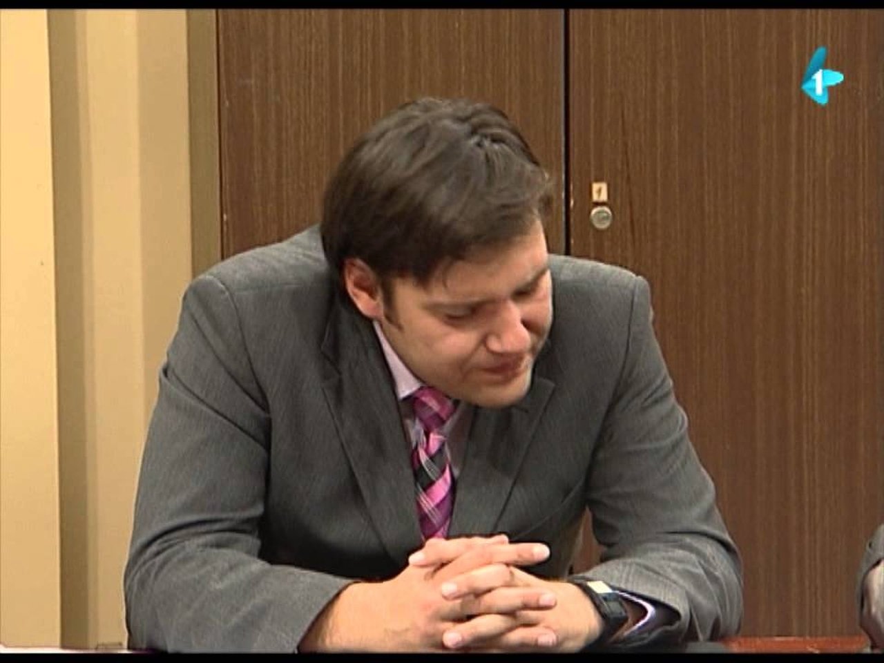 Government Job - Season 3 Episode 15 : 416 Kadrovsko