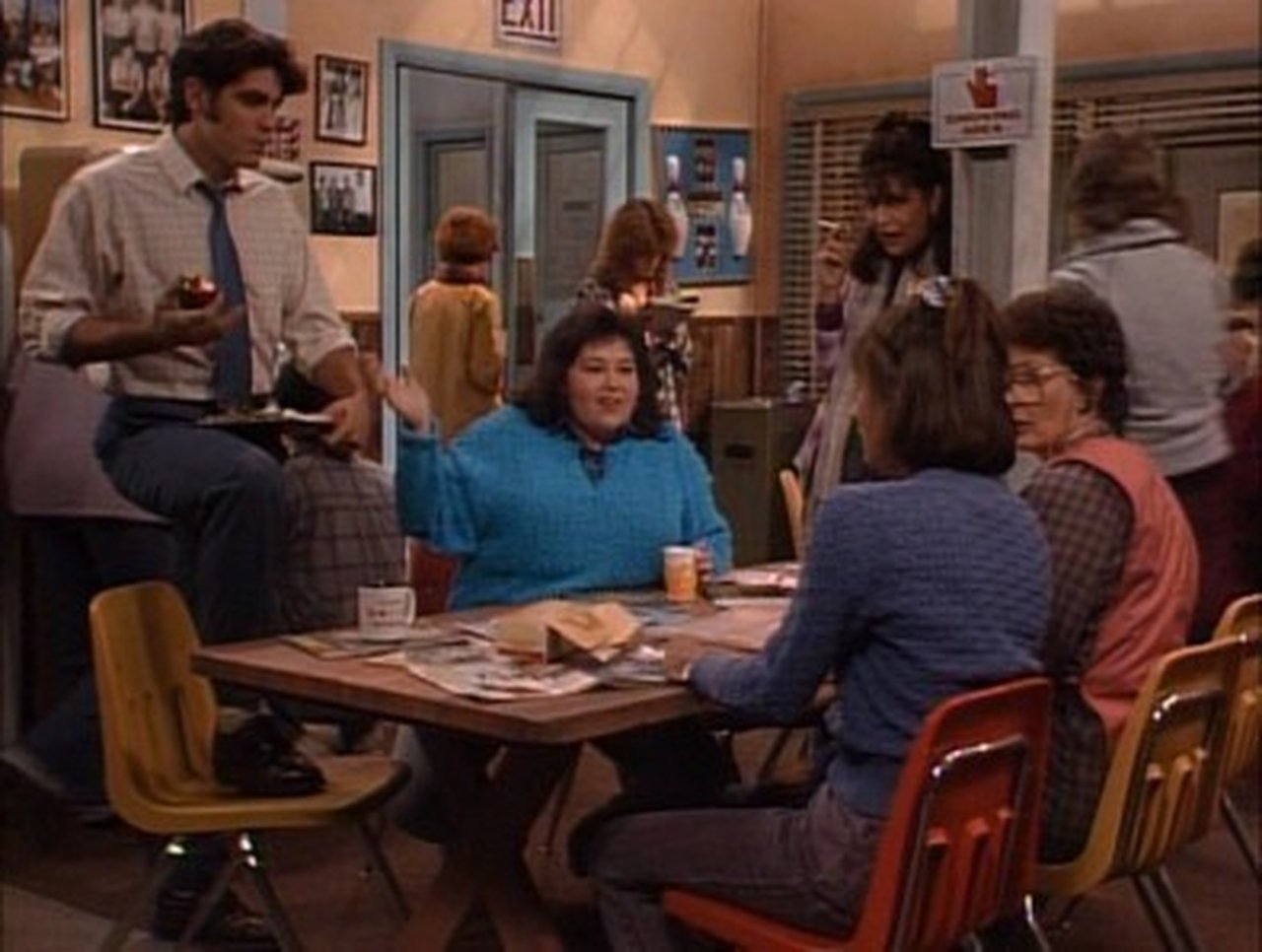 Roseanne - Season 1 Episode 13 : Bridge Over Troubled Sonny