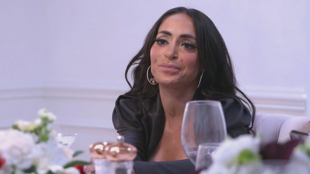 Jersey Shore: Family Vacation - Season 7 Episode 26 : A Telenovela