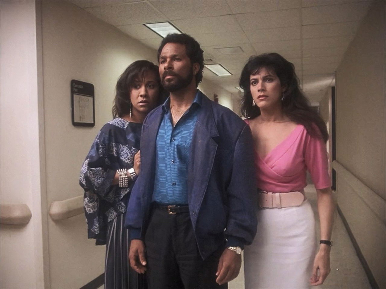 Miami Vice - Season 4 Episode 20 : A Bullet for Crockett