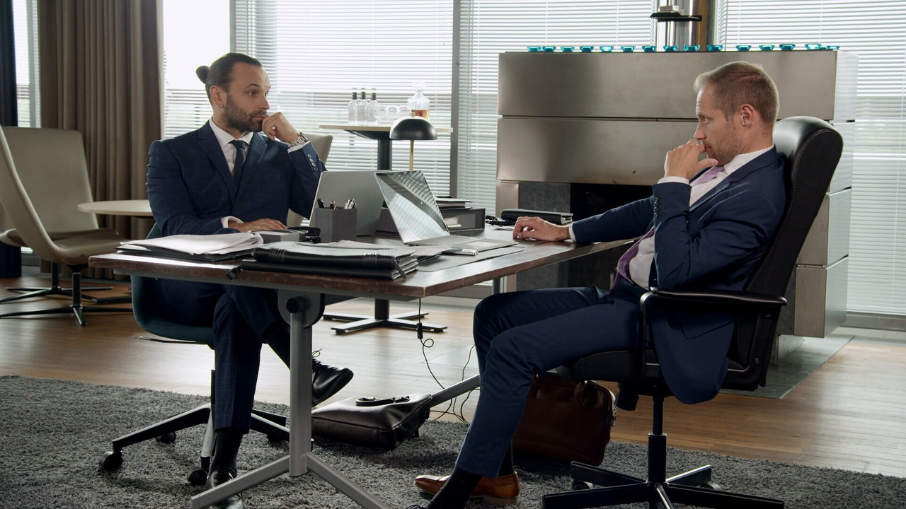 Secret Lives - Season 28 Episode 74 : Episode 4864