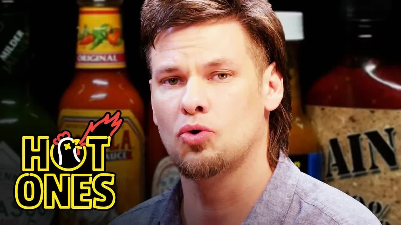 Hot Ones - Season 8 Episode 9 : Theo Von Fights the Dark Arts While Eating Spicy Wings