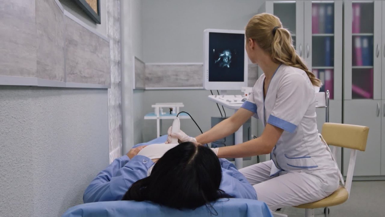 Female Doctor. New Life - Season 1 Episode 13 : Episode 13