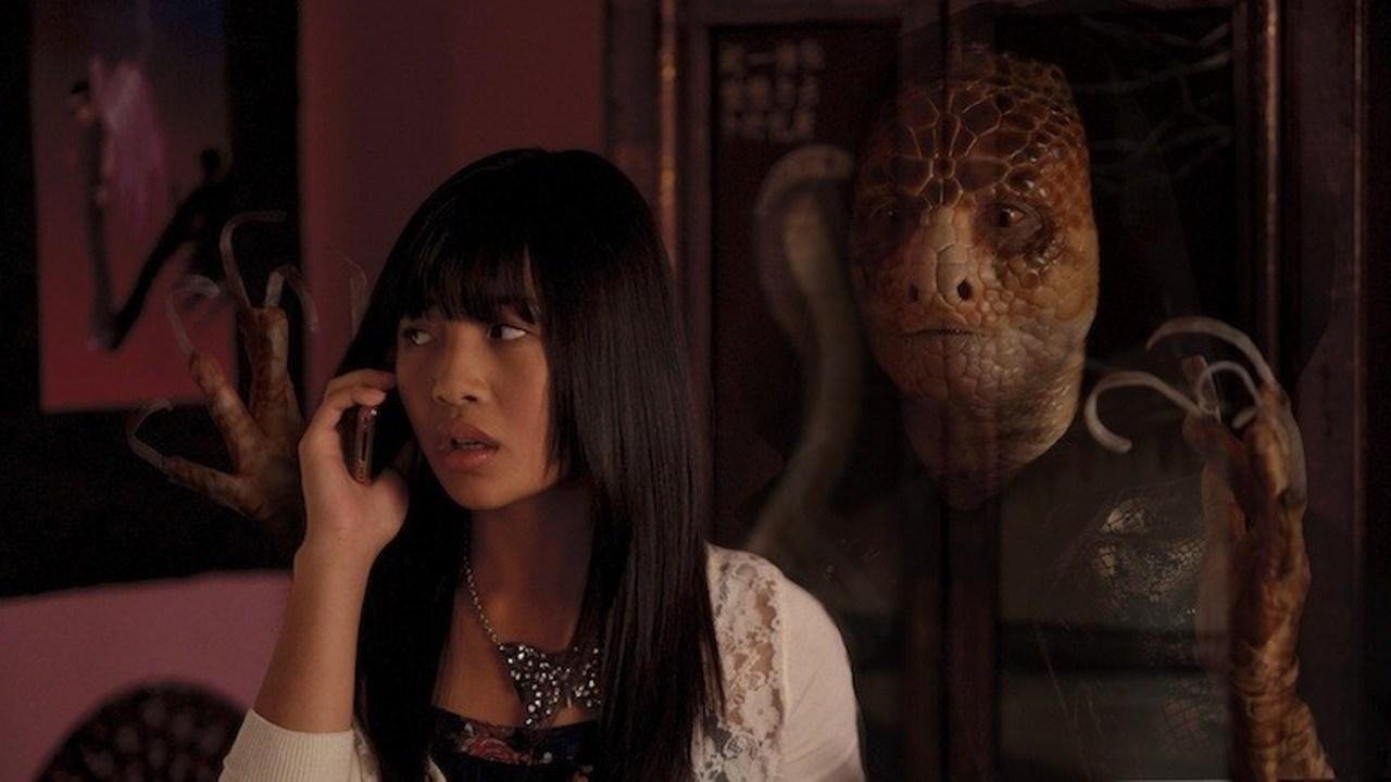 R. L. Stine's The Haunting Hour - Season 2 Episode 9 : Bad Feng Shui