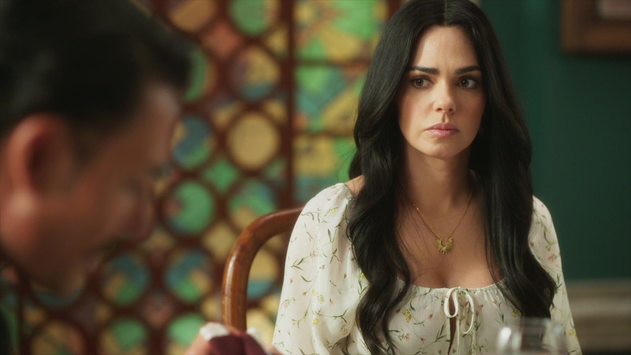 Amanecer - Season 1 Episode 22 : La máscara de esposa