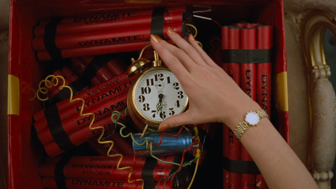 Addams Family Values background 97