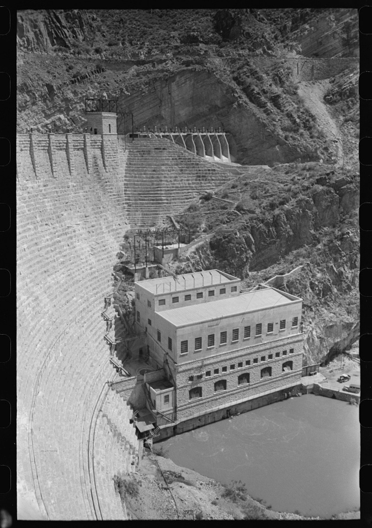 The Roosevelt Dam Backdrop