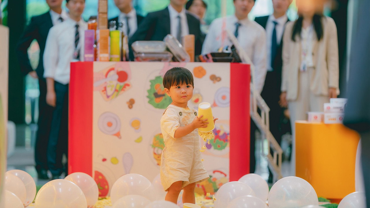 Vũ Trụ Của Đôi Ta: Bản Tiễn Biệt Bi Tráng Cho Những Linh Hồn Lạc Quẻ Giữa Đa Tầng Thực Tại cinematic still