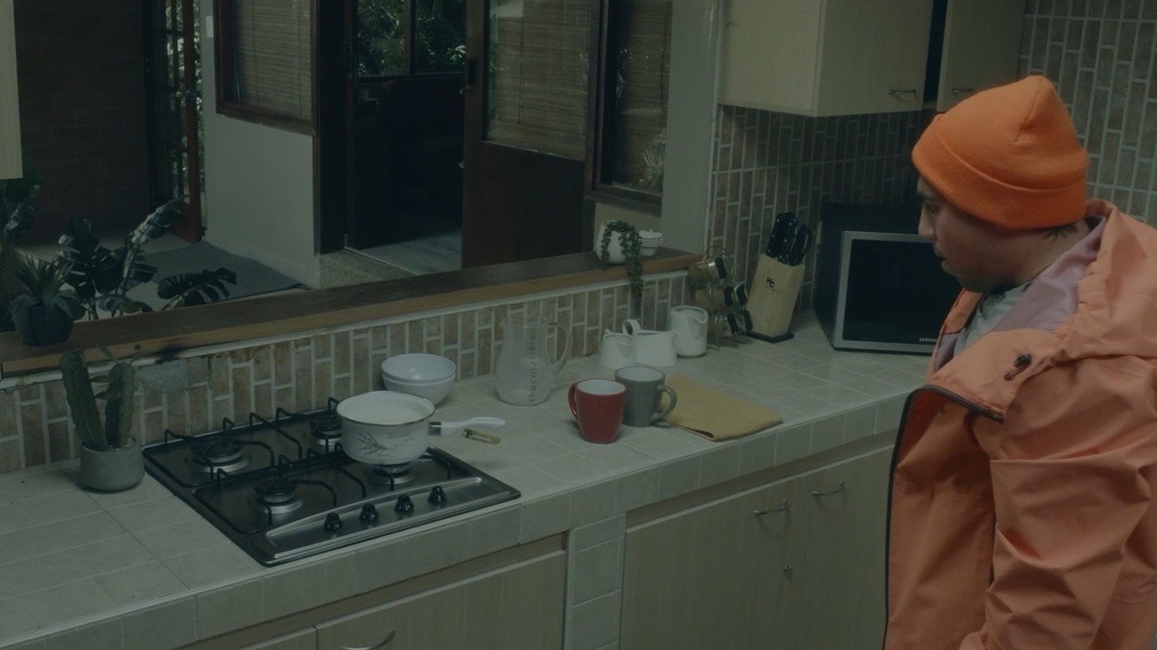 Antes De Que Se Riegue La Leche still 6