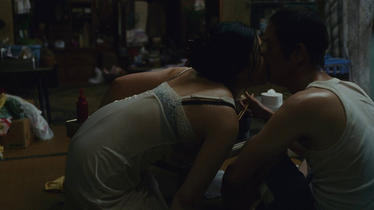 Shoplifters background 70