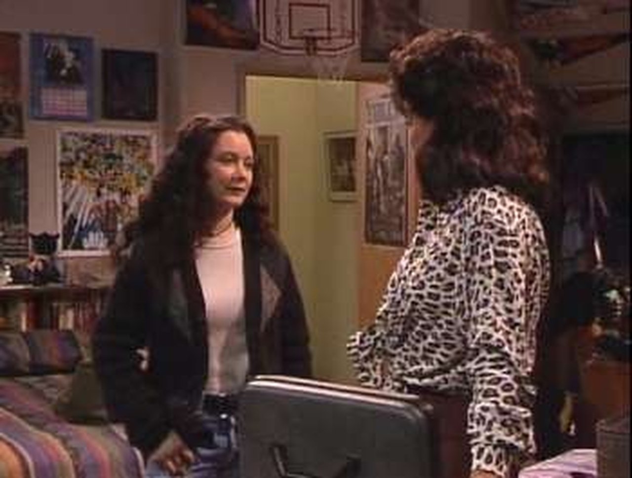 Roseanne - Season 5 Episode 17 : First Cousin, Twice Removed