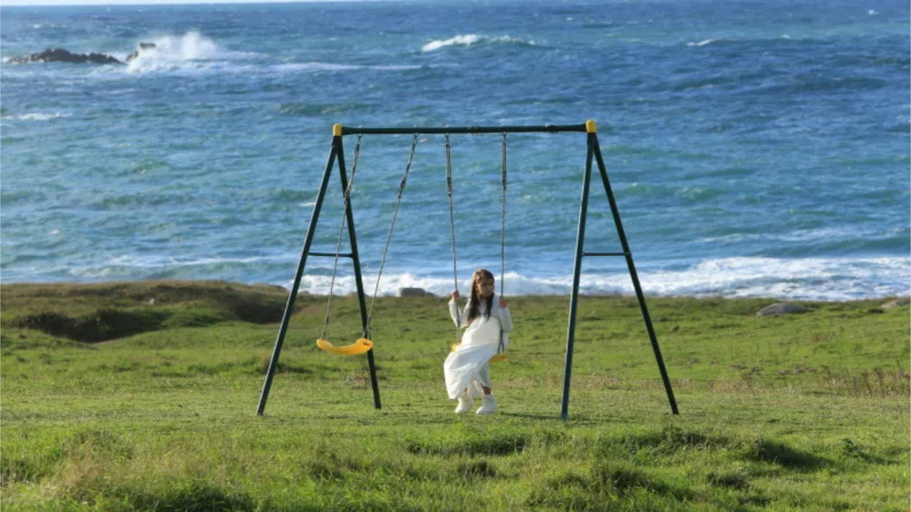 Murder in Batz backdrop