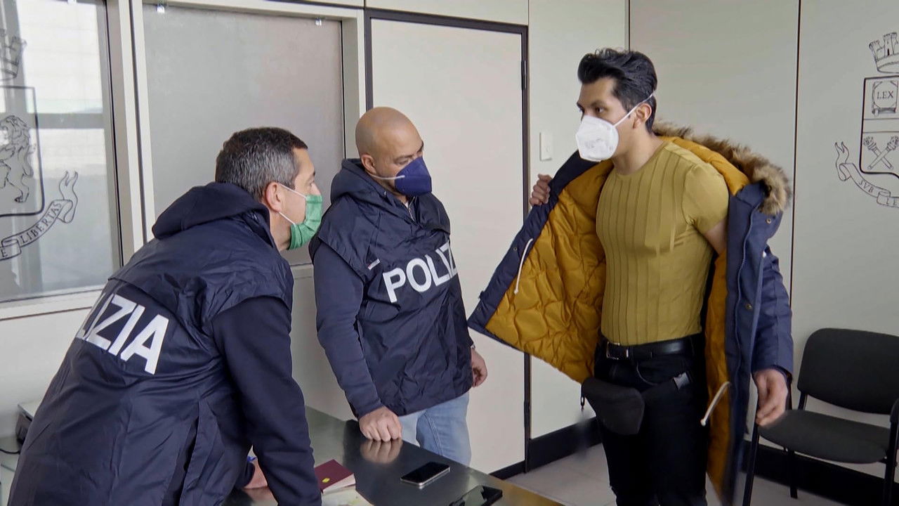 Stop! Border Control: Roma Fiumicino - Season 2 Episode 6 : Episode 6