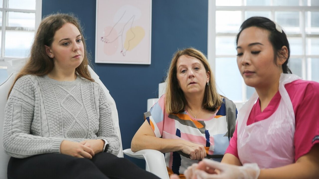 Image La Doctora Marion a sus pies (2024)