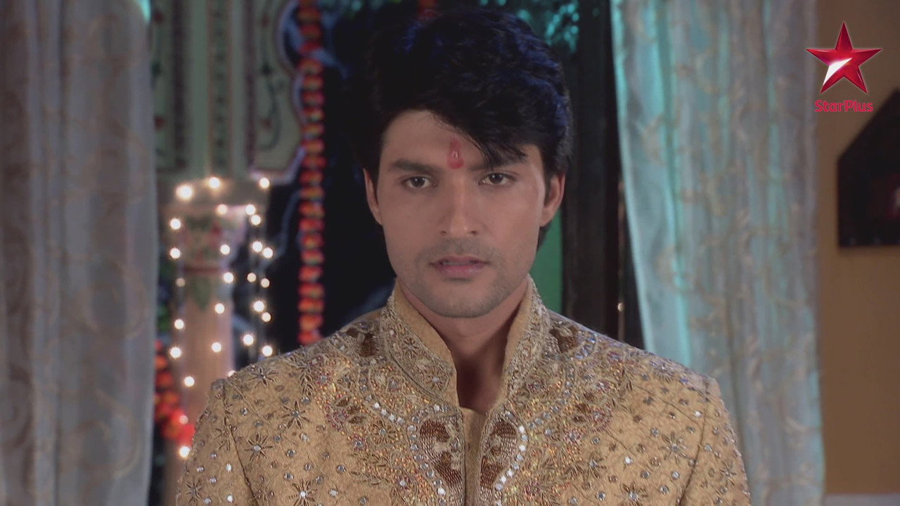 Diya Aur Baati Hum backdrop