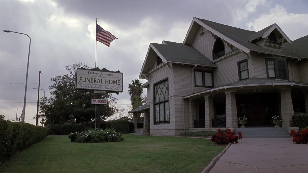 Six Feet Under - Season 1 Episode 1
