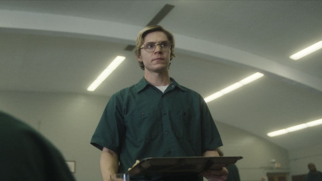 Dahmer - Monster: The Jeffrey Dahmer Story - Season 1 Episode 9 : The Bogeyman