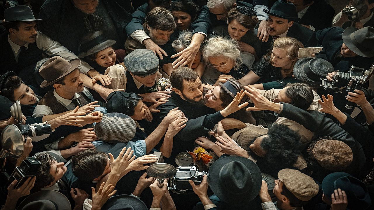 Cast and Crew of L’Abbé Pierre – Une Vie de Combats