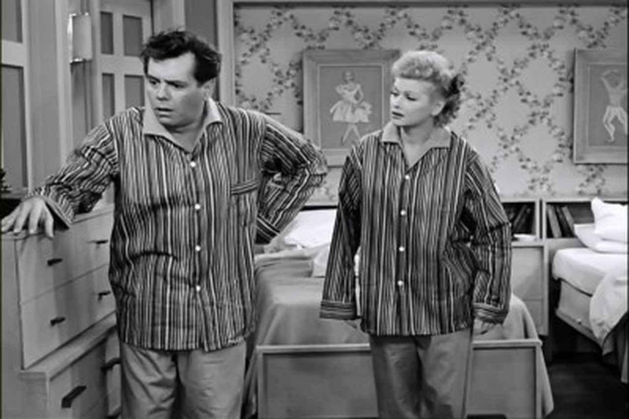 I Love Lucy - Season 6 Episode 16 : Lucy Hates to Leave