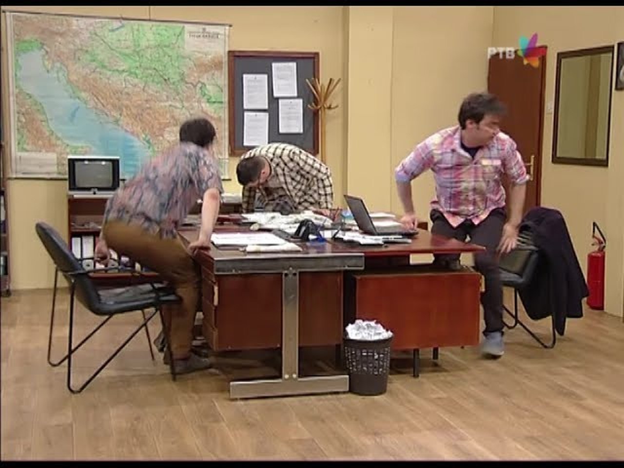 Government Job - Season 5 Episode 149 : 913 Komšija
