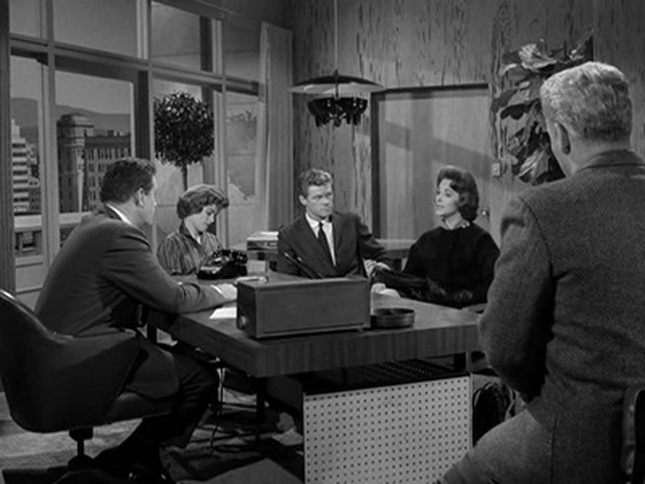 Perry Mason - Season 5 Episode 17 : The Case of the Captain's Coins