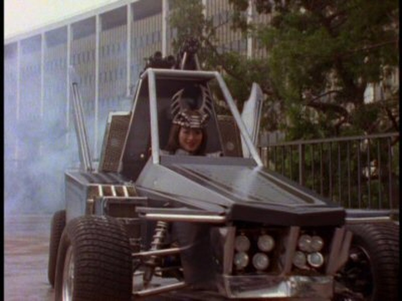 Power Rangers - Season 8 Episode 6 : Wheels of Destruction