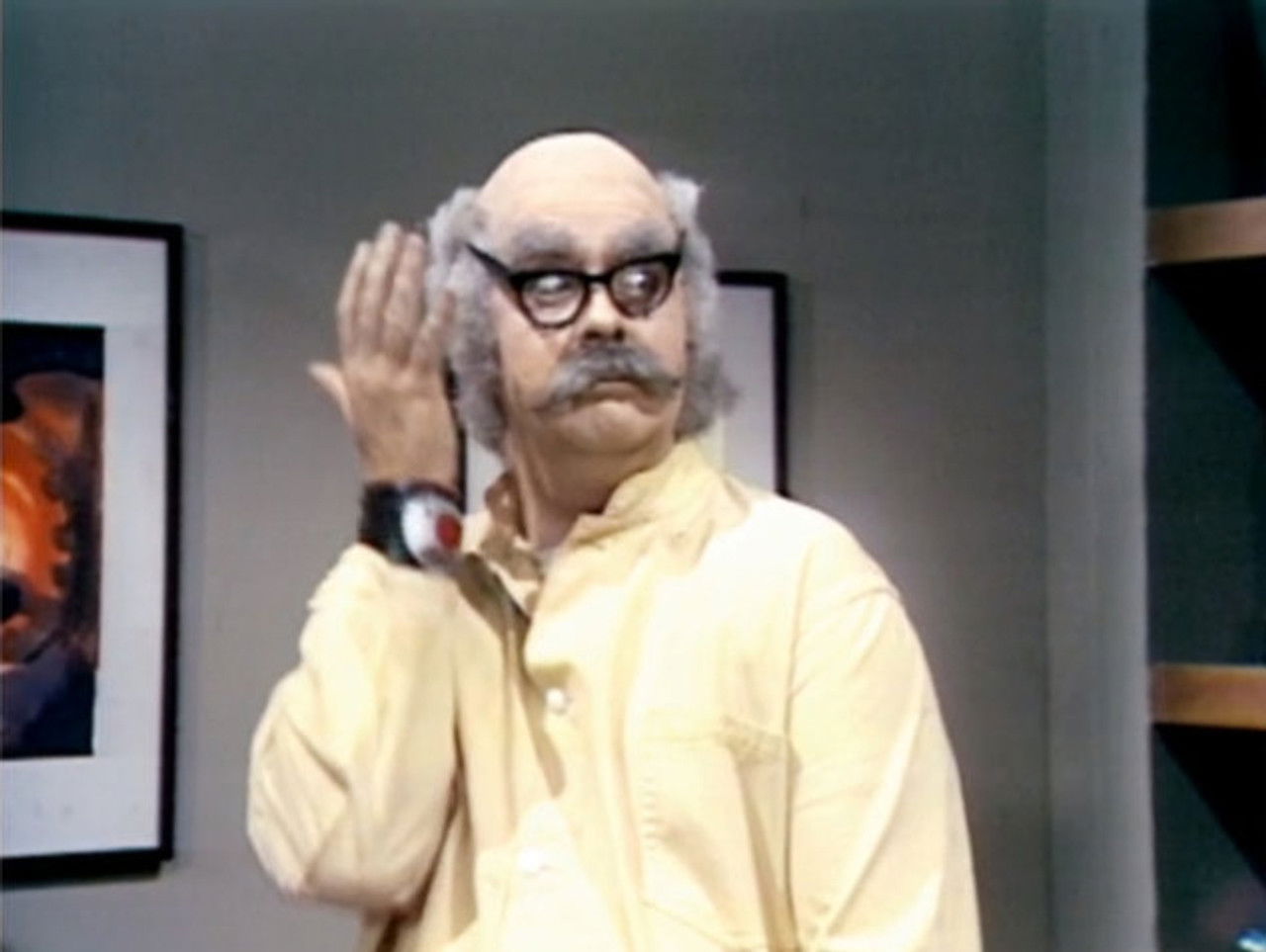 Les 100 tours de Centour — Centour espionne