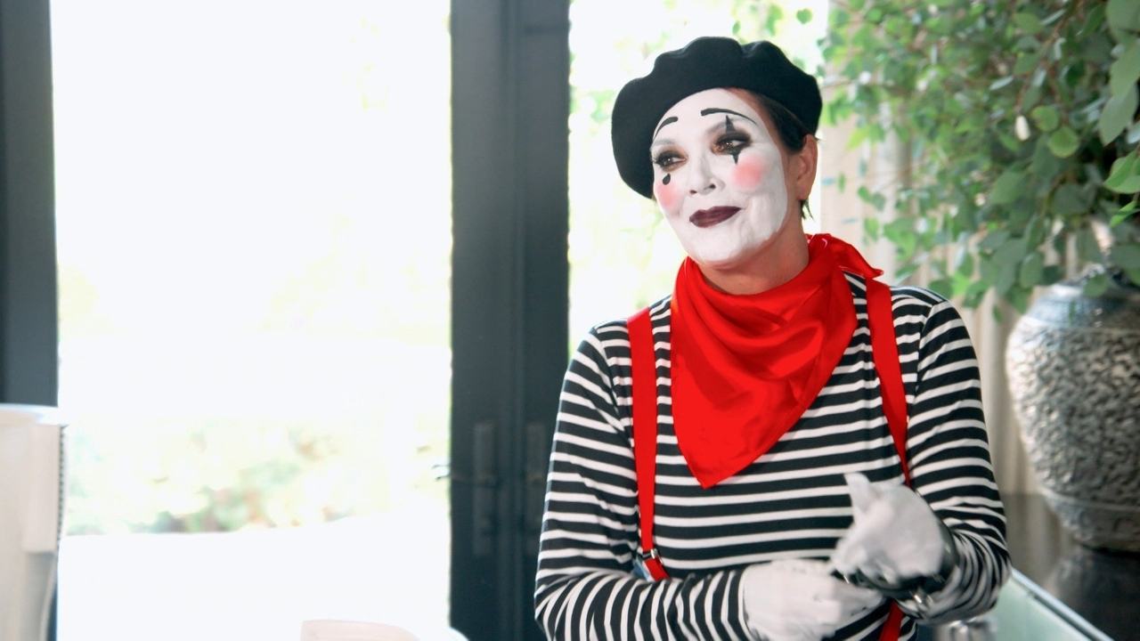 Keeping Up with the Kardashians - Season 14 Episode 13 : Mime Over Matter