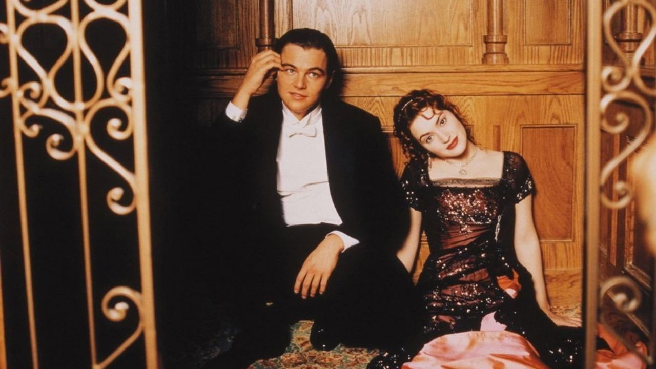 Titanic background 159