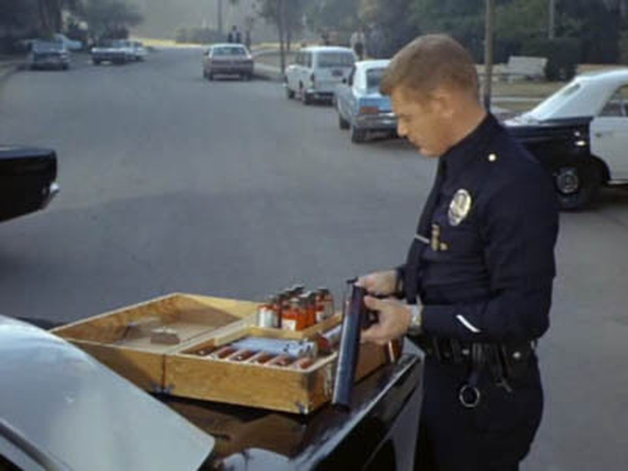 Adam-12 - Season 1 Episode 22 : Log 152: A Dead Cop Can't Help Anyone