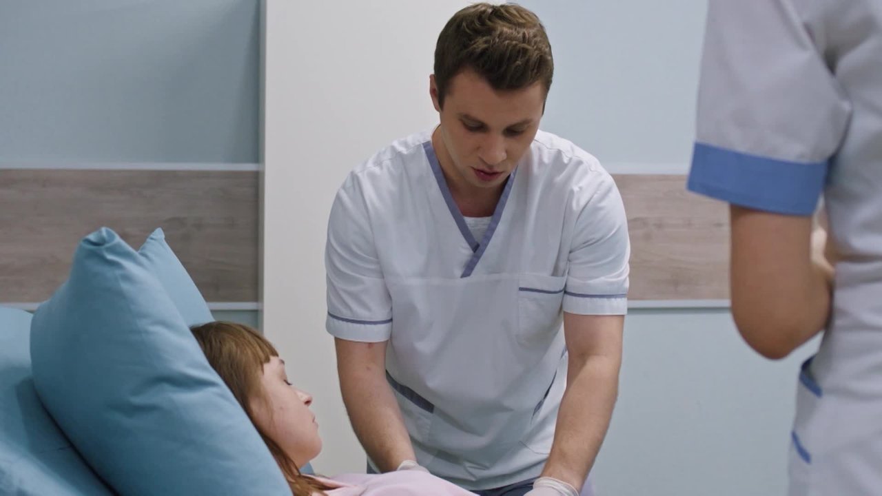 Female Doctor. New Life - Season 1 Episode 5 : Episode 5