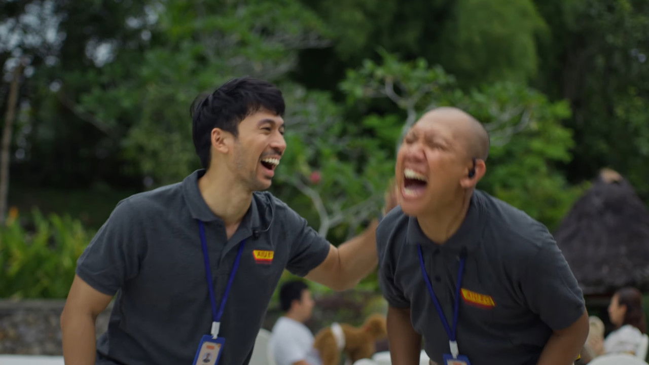 AIU-EO: Macam Betool Aja backdrop