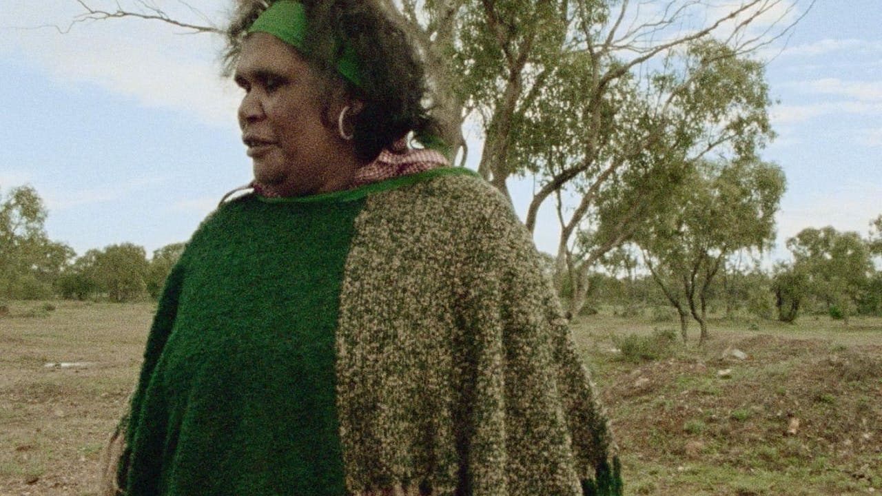 Scen från My Survival as an Aboriginal