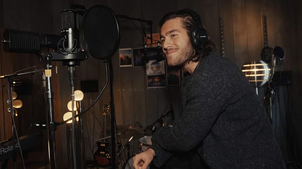 Këtu është Benjamin Ingrosso backdrop