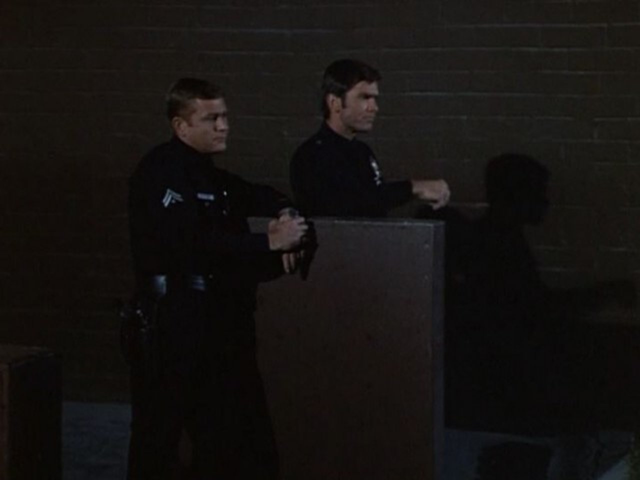 Adam-12 - Season 5 Episode 20 : Suspended