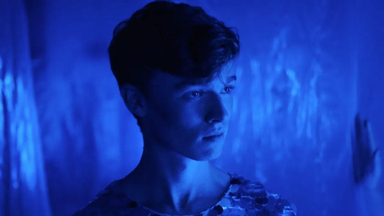 Scen från Sequin in a Blue Room