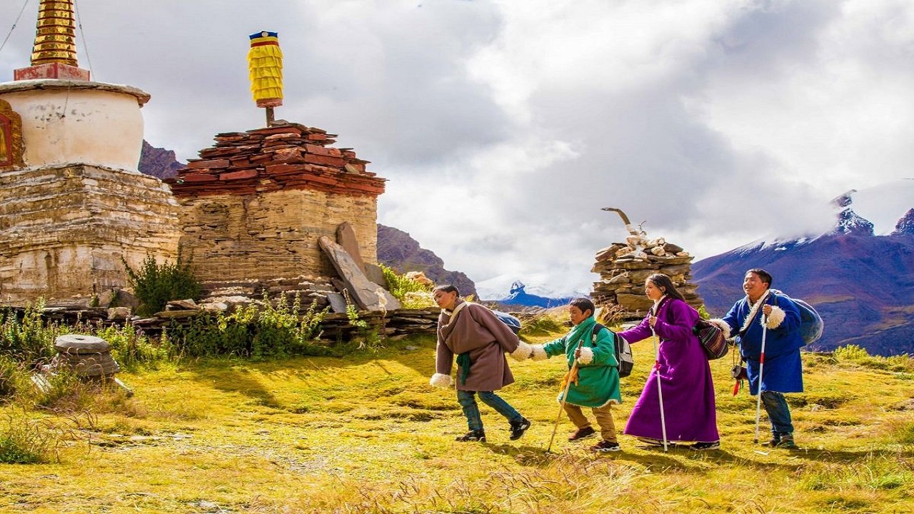 Ballad from Tibet background