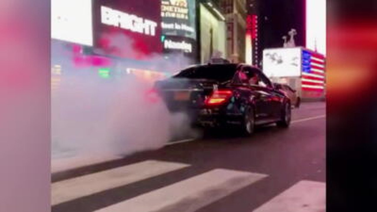 Road Wars - Season 2 Episode 2 : Burning Rubber