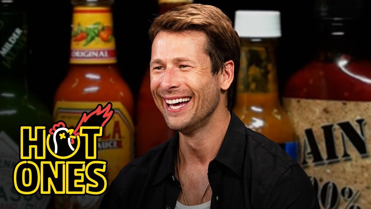 Hot Ones - Season 28 Episode 11 : Glen Powell Needs a Wingman While Eating Spicy Wings